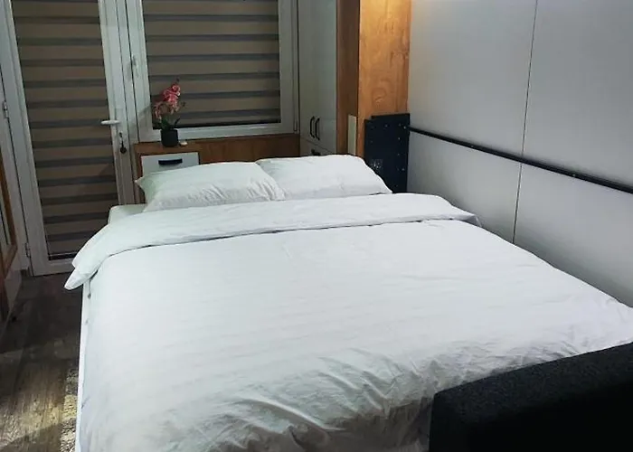 Marinkovic 2 Stan Na Dan 4*